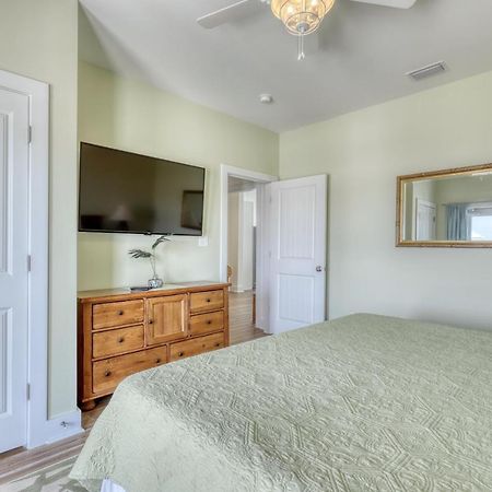 Salty Seahorse - Waterfront! Pet Friendly! Game Room, Pool Table, Beautiful Views - Room For The Whole Family Home Dauphin Island Bagian luar foto