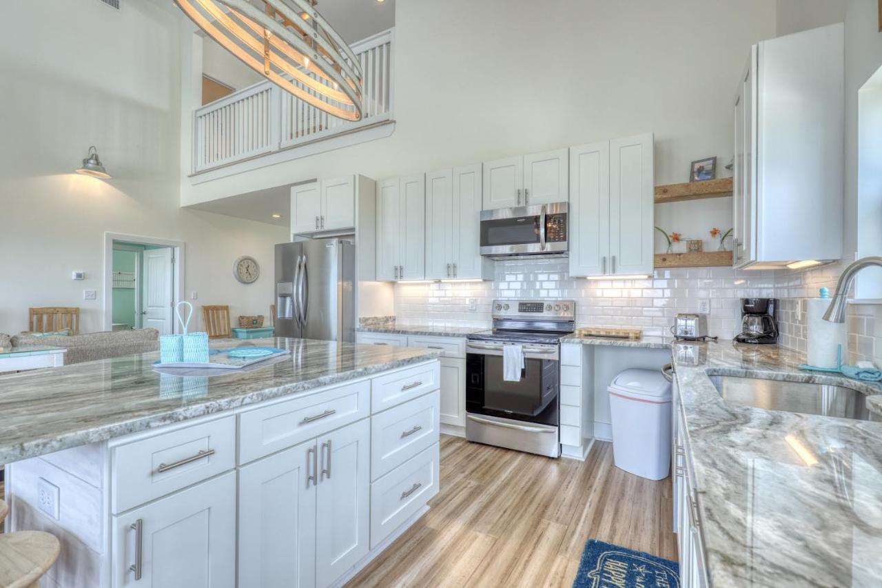Salty Seahorse - Waterfront! Pet Friendly! Game Room, Pool Table, Beautiful Views - Room For The Whole Family Home Dauphin Island Bagian luar foto