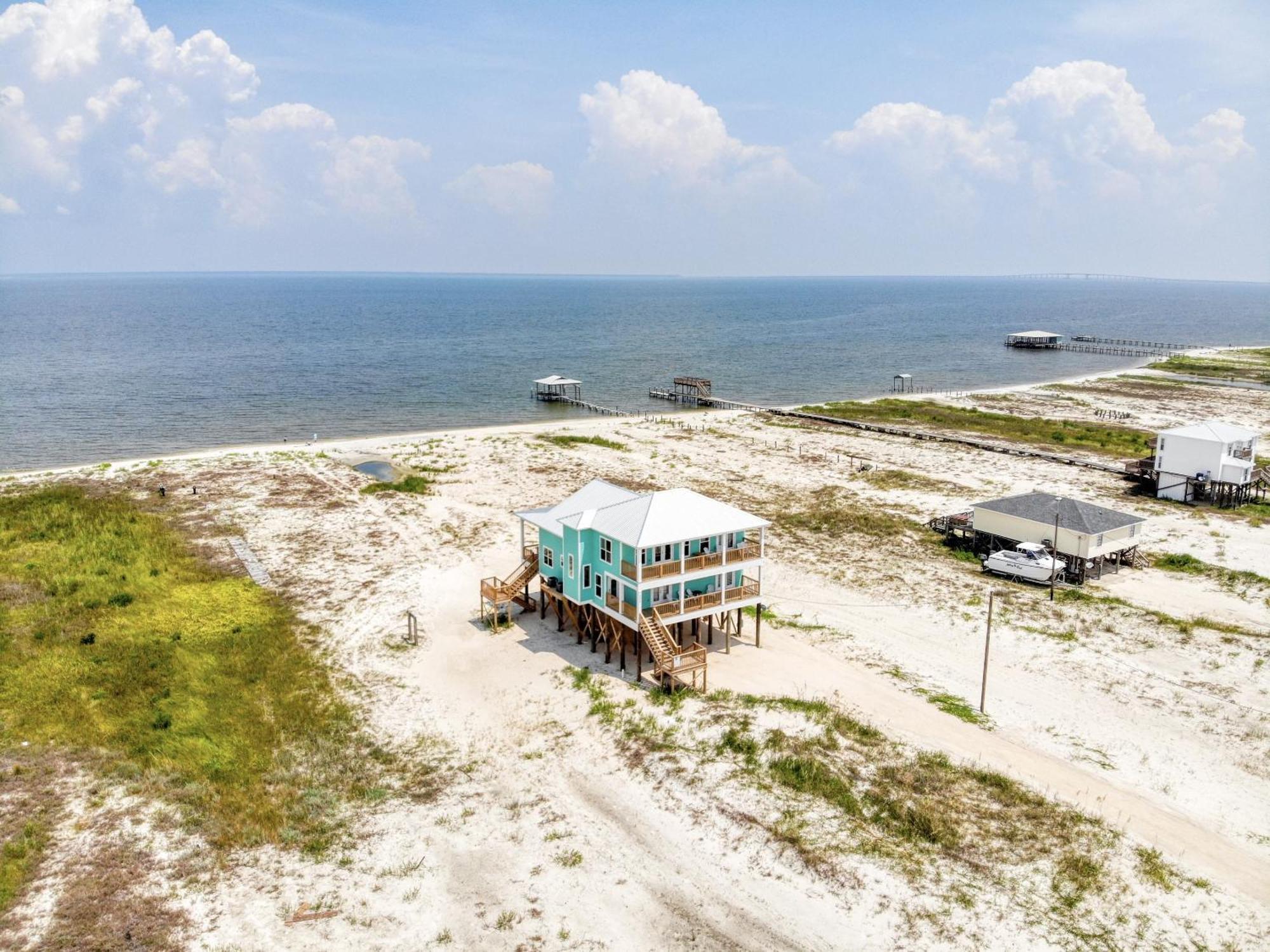 Salty Seahorse - Waterfront! Pet Friendly! Game Room, Pool Table, Beautiful Views - Room For The Whole Family Home Dauphin Island Bagian luar foto