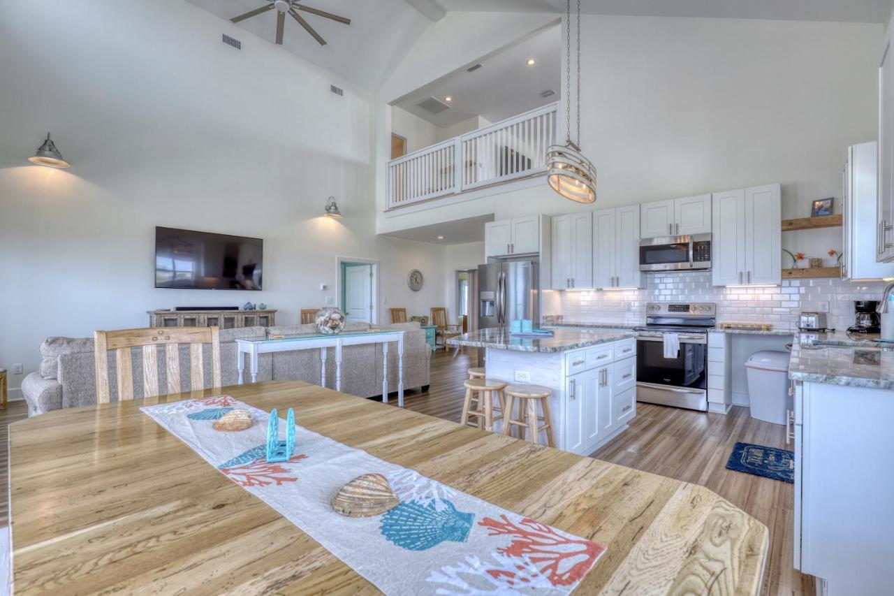 Salty Seahorse - Waterfront! Pet Friendly! Game Room, Pool Table, Beautiful Views - Room For The Whole Family Home Dauphin Island Bagian luar foto