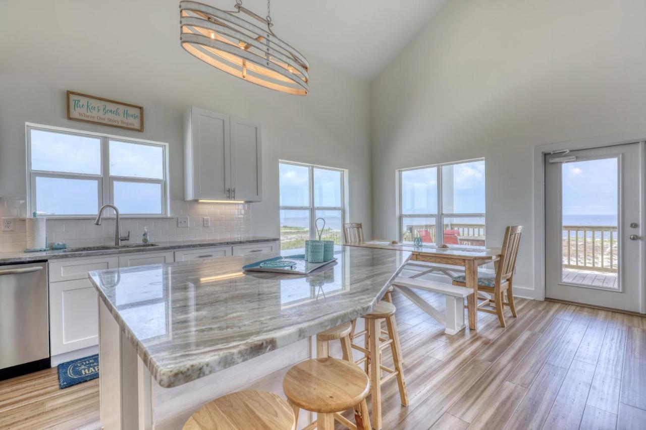 Salty Seahorse - Waterfront! Pet Friendly! Game Room, Pool Table, Beautiful Views - Room For The Whole Family Home Dauphin Island Bagian luar foto