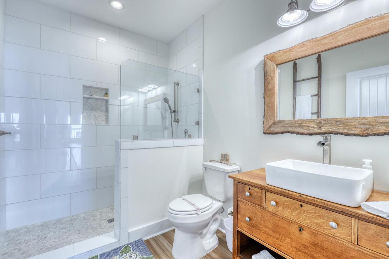 Salty Seahorse - Waterfront! Pet Friendly! Game Room, Pool Table, Beautiful Views - Room For The Whole Family Home Dauphin Island Bagian luar foto